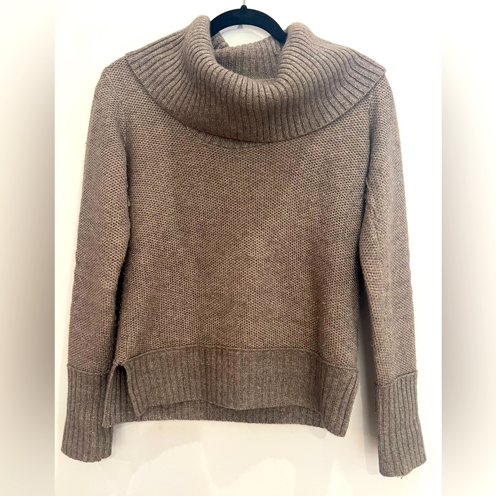 Club Monaco Sweater Size XS